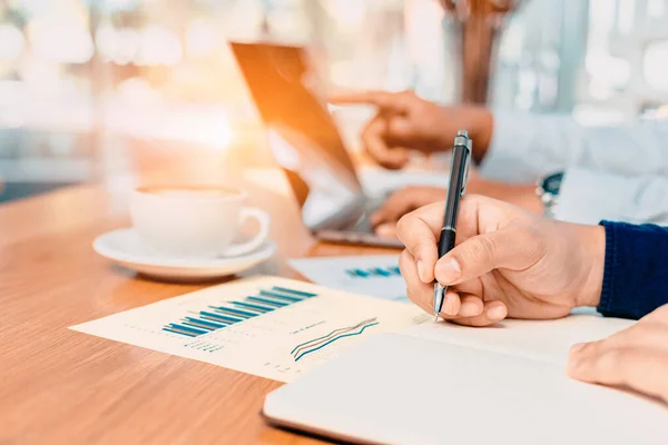 Uomo Affari Che Scrive Mano Quaderno Uomo Affari Che Lavora — Foto Stock