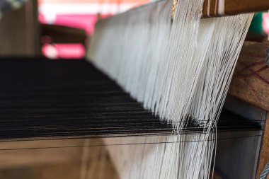 Kumaş, halı ya da masal için el yapımı ahşap tezgah.