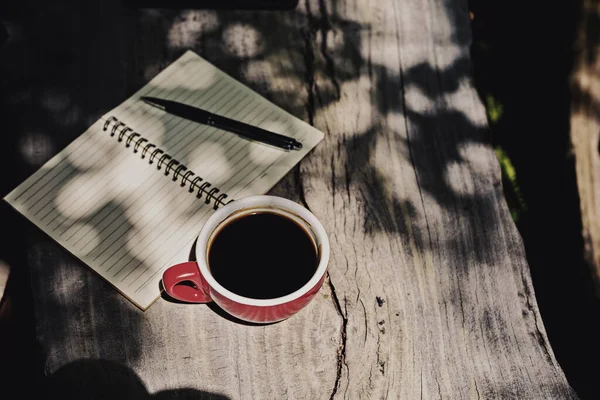 Kaffeetasse Auf Dem Tisch Neben Papier Kurze Notiz — Stockfoto