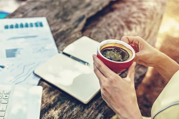 Sostenga Taza Café Entre Trabajo Bebida Café — Foto de Stock