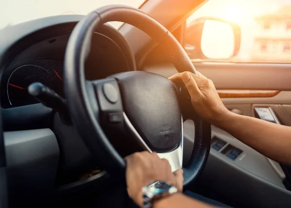 Mano Hombre Desgaste Reloj Conducir Coche — Foto de Stock