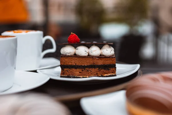 Çilekli Çikolatalı Pasta Tatlı Konsepti — Stok fotoğraf