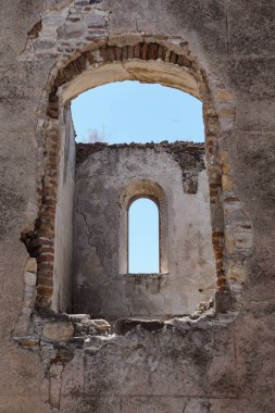 Antika mimari, tarihi bina, antika pencere, antika kapı, pencere manzarası, kapı manzarası, antika bina cephesi, tarihi bina cephesi