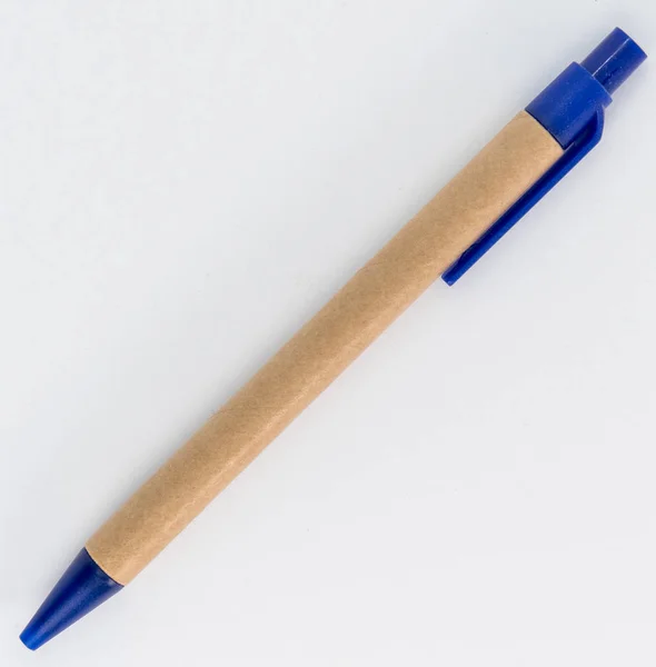 Barna és kék toll tökéletes az iskolába — Stock Fotó