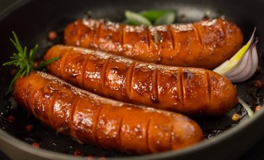 Izgara sosisler kapanıyor.