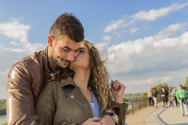 Pareja joven con las emociones más dulces — Foto de Stock