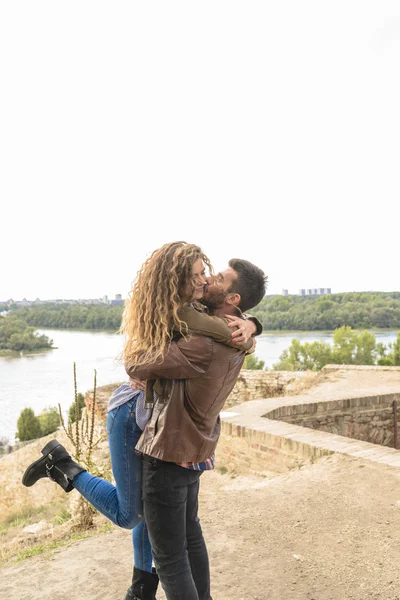 Pareja joven con las emociones más dulces — Foto de Stock