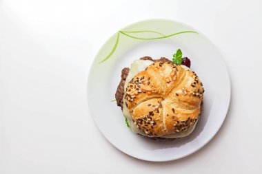 Rustik ev yapımı cheesburger peynir erime ve dijonn ile