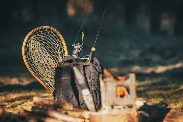 Estufa de leña en el campamento durante la pesca . — Foto de Stock
