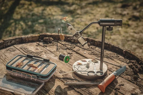 Fliegenfischen Werkzeuge für Fliegenbinden. — Stockfoto