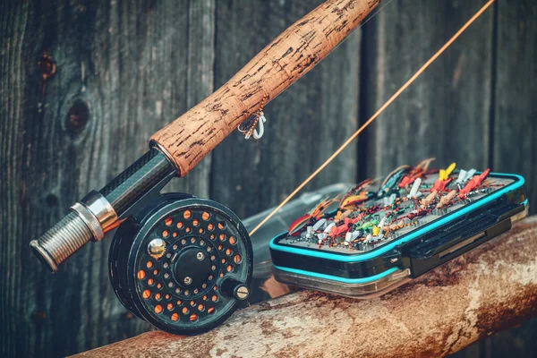 Trockenfliegen zum Fliegenfischen. — Stockfoto