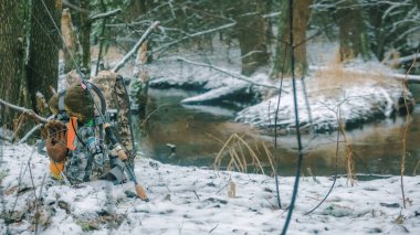 Sonbahar alabalığı avlıyorum. Sırt çantasıyla yürüyüş..