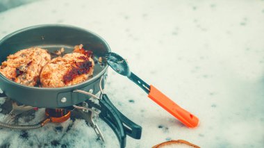 Yürürken yemek ve yemek..