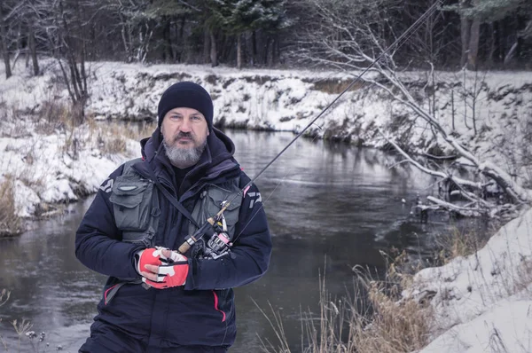 Pescatore Sul Fiume Invernale Natale — Foto Stock