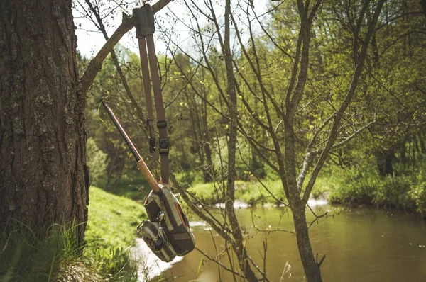 Fiske med en tenkara. Fiskeredskap. — Stockfoto