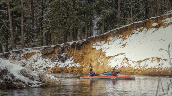 Belarus. Minsk region. Isloch river. December 23.2017 Winter adventure on a kayak. — Stock Photo, Image