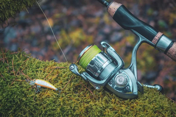 Equipo de pesca. Para pescar en una varilla giratoria . —  Fotos de Stock