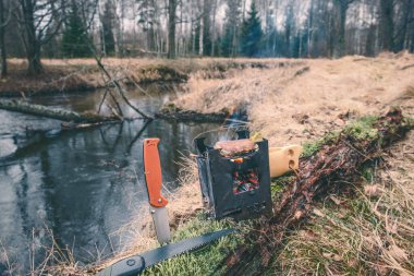 Açık ateşte yemek pişir..