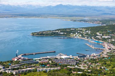 Petropavlovsk-Kamçatsky şehrinin hava manzarası, Kamçatka Yarımadası, Rusya.