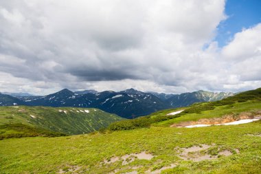 Vilyuchinsky Geçidi, Kamçatka Yarımadası, Rusya. Vilyuchinsky yanardağına bakan deniz seviyesinden yaklaşık 1000 metre yükseklikte yer almaktadır..