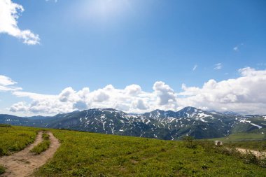 Vilyuchinsky Geçidi, Kamçatka Yarımadası, Rusya. Vilyuchinsky yanardağına bakan deniz seviyesinden yaklaşık 1000 metre yükseklikte yer almaktadır..