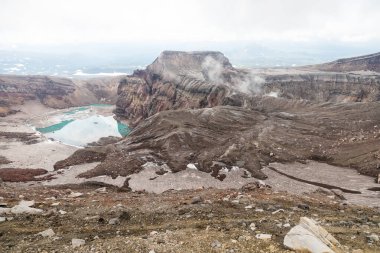 Gorely Volkanı, Kamçatka Yarımadası, Rusya. Kamçatka 'nın güneyinde aktif bir volkan. 11 koni ve yaklaşık 30 kraterden oluşur. Bazı kraterler asitle ya da tatlı suyla doludur..