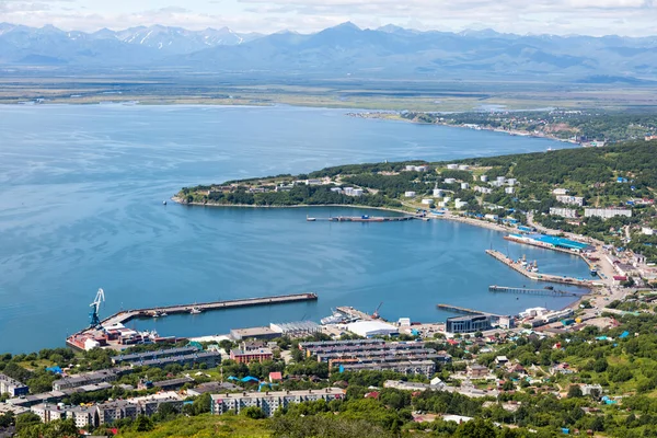 Petropavlovsk-Kamçatsky şehrinin hava manzarası, Kamçatka Yarımadası, Rusya.