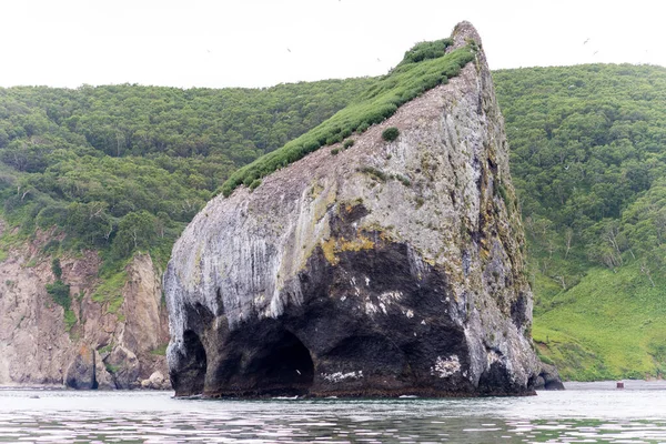 Νήσος Grandma Stone Ειρηνικός Ωκεανός Χερσόνησος Kamchatka Ρωσία — Φωτογραφία Αρχείου