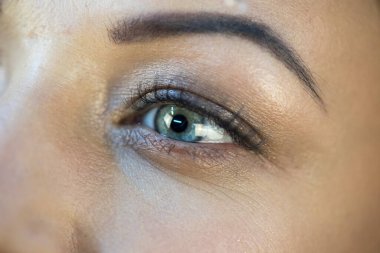 Bir insanın gözlerine yakın çekim