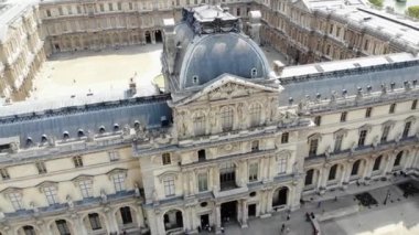 Le Louvre Paris insansız hava aracı görüntüsü