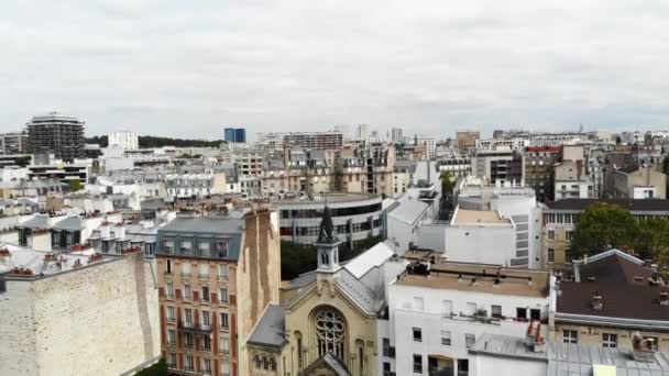 パリを飛び越える。ドローンからの眺め — ストック動画