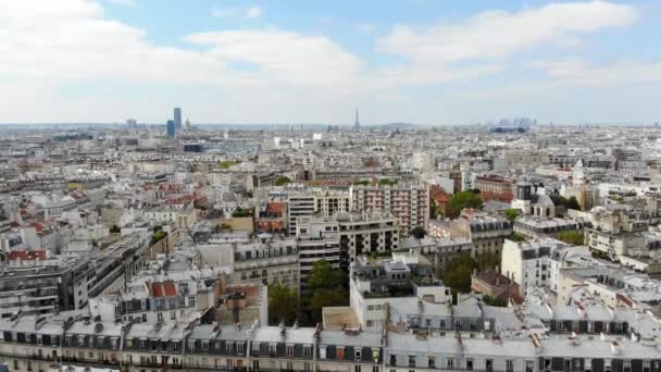 Paris üzerinde uçmak. İnsansız hava aracından görüntüle — Stok video