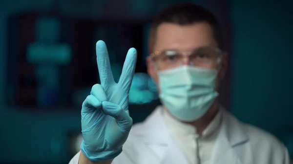 Tıbbi maskeli doktor onayladı.
