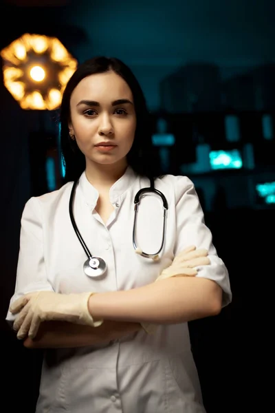 Female doctor in hospital interior — Stock Photo, Image