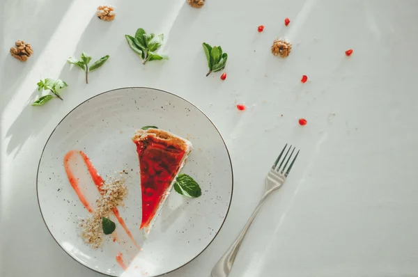 Kiraz soslu cheesecake, en iyi manzara.