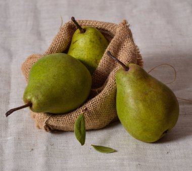 Üç yeşil armut rustik tarzı