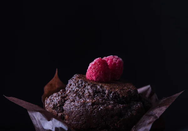 Ahududu Darkphoto Ile Çikolatalı Kek — Stok fotoğraf