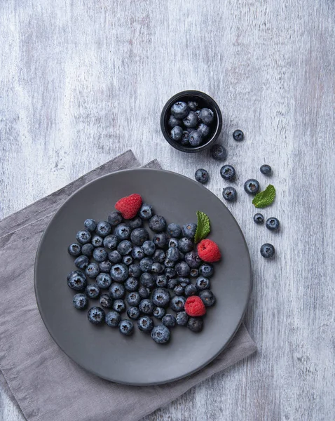 Fresh and sweet blueberry and raspberry in gray  plate — Stock Photo, Image