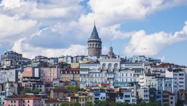 galata kulesi istambul deniz manzaralı panorama yaz günü 