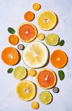 Türlü taze portakal dilimleri, Mandarin, greyfurt., 