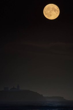 Avcılar yükselip Supermoon