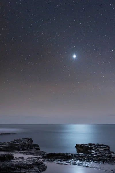 Luz Planeta Vênus Brilha Sobre Costa Jurássica Kimmeridge Bay Dorset — Fotografia de Stock