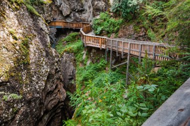 Gorner Gorge yolundaki yatay çekim