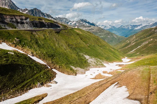 Valley near top of Furka pass, road on the left — Stock Photo, Image