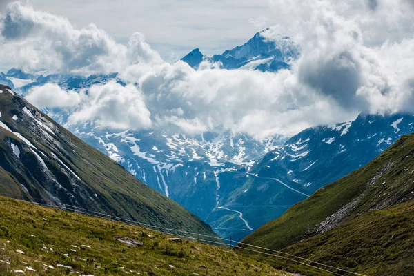 Finsteraarhorn peak with clouds from Furka pass — Stock Photo, Image