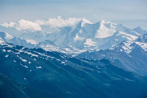 La vetta Dom visibile dal passo Furka, Svizzera — Foto Stock