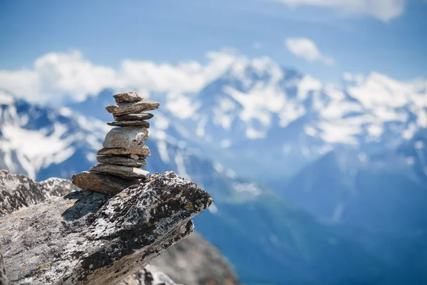 Stones cairn near Eggishorn peak in Swiss Alps — Stock Photo, Image