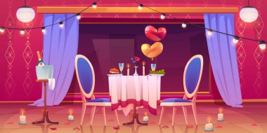 Romantik randevu yemeği için servis edilen restoran masası.