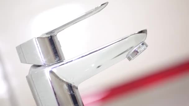 Close View Worker Hand Turning Single Handle Chrome Faucet New — Stock Video