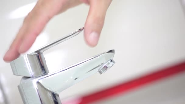 Close View Worker Hand Turning Single Handle Chrome Faucet New — Stock Video